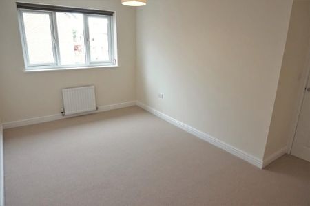 4 bedroom semi-detached house to rent - Photo 2