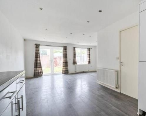 3 bedroom end of terrace house to rent - Photo 1