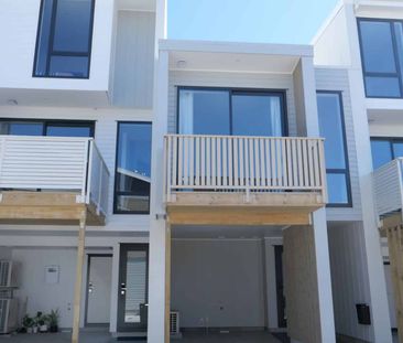 Modern & Effortless Townhouse Living - Photo 2