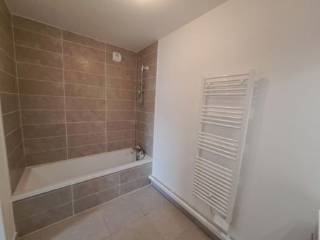 Location Appartement 2 pièces 48m² BONNEVILLE 74130 - Photo 4