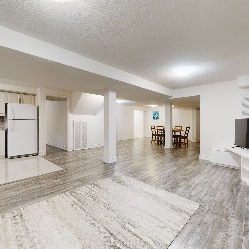 For Lease - 136 Cooperage Crescent, Richmond Hill, Ontario - Photo 1