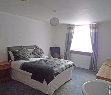 6 bedroom terraced house to rent - Photo 4