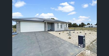 MODERN FAMILY HOME - Photo 3