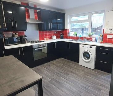 1 bedroom in a house share to rent - Photo 4