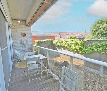 Centraal, ruim en lichtrijk appartement met 1 slaapkamer! - Foto 1