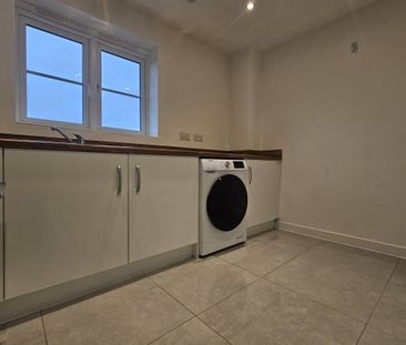 Tame Close - Photo 4