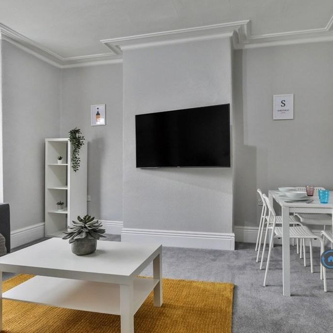 1 bedroom in a house share to rent - Photo 1