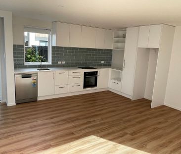 Modern Two bedroom Townhouse With Internal Garage - Photo 5