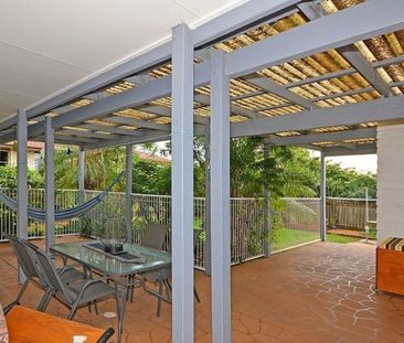 Dual Living 4 Bed 2 Bath - Photo 4