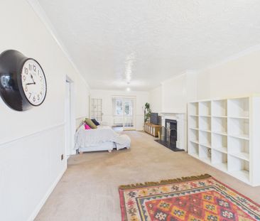 4 bed detached house to rent in Highfield Road, Flackwell Heath, Hi... - Photo 2