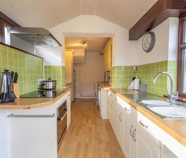 2 bedroom semi-detached house to rent - Photo 5