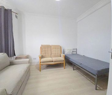 3 Bed Terraced House, Leopold Road, N18 - Photo 2