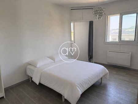 Location Appartement 3 pièces Meublé 102m² HYERES 83400 - Photo 4