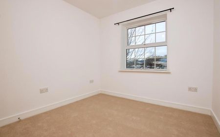 Located on the popular development of Champs Sur Marne is this two bed, two bath first floor apartment offered part furnished and available immediately! - Photo 5