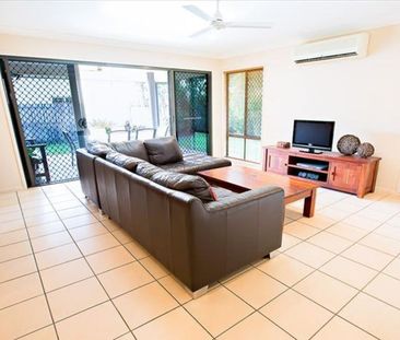 2/8 Windsor Street, Glenella - Photo 3