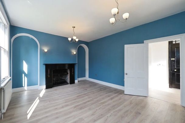 6 Bed Semi-Detached House, Forest Road East, NG1 - Photo 1