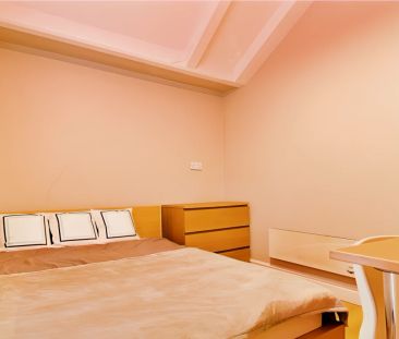 7 Bed 2 Bath - Photo 4