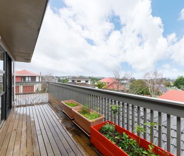 Large family home including huge rumpus room downstairs with bathro... - Photo 3
