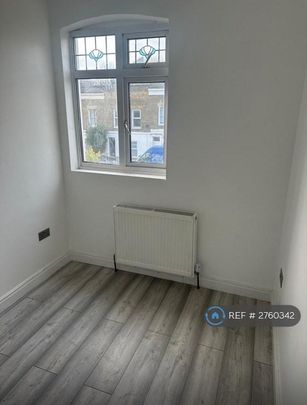 4 bedroom semi-detached house to rent - Photo 1