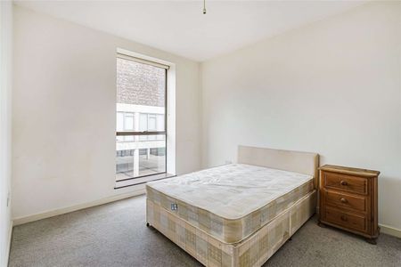 Two bedroom flat on the first floor of a unique development of the former Lillian Baylis School - Photo 4