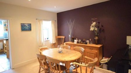 2 Bed Terraced House, Newport Road, RG1 - Photo 2