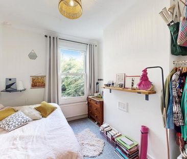 4 bedroom terraced house to rent - Photo 5