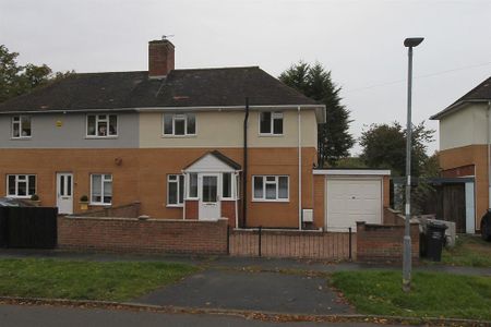 3 bedroom semi-detached house to rent - Photo 3