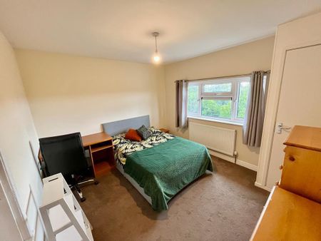 4 bedroom private hall to rent - Photo 2