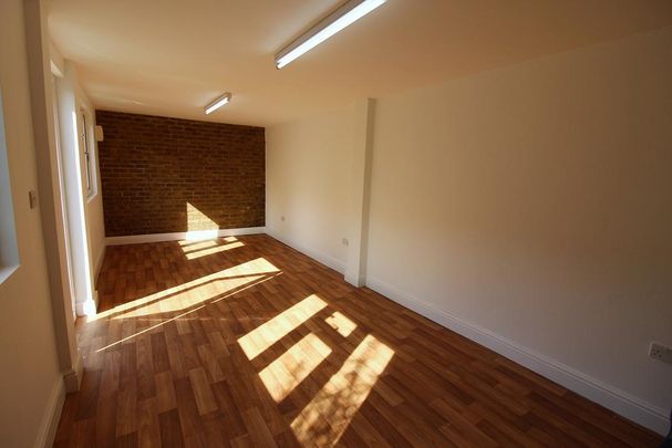 6 bedroom detached house to rent - Photo 1