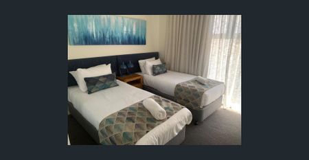 Modern Coastal Living in the Heart of Mooloolaba - Photo 4