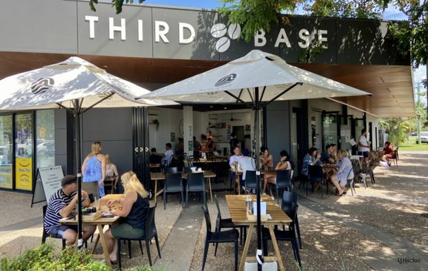 Spacious Four/Five Bedroom Home with Pool in Prime Palm Beach Location - Photo 1