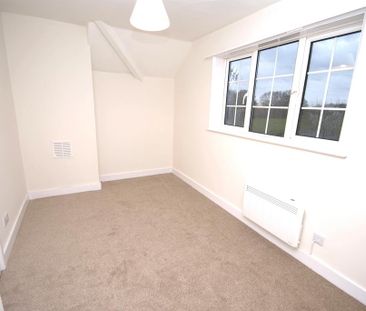 3 bedroom end of terrace house to rent - Photo 6