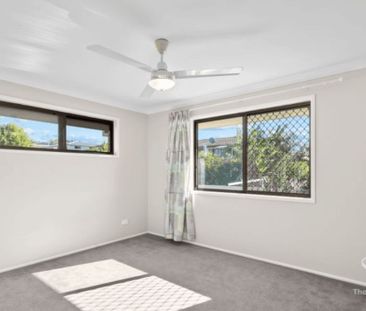 Family Oasis with Sparkling Pool, Garden & Pool Service Included - Photo 3