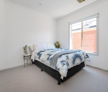 Spacious Family Townhouse in Superb Mitcham Location - Photo 3