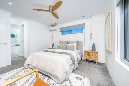 Indulgent Coastal Haven with High-End Finishes & Entertainer’s Alfresco - Photo 4