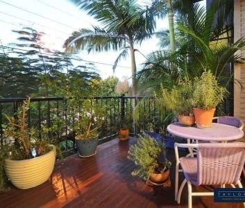 Modern, Fully Furnished Townhouse in the Heart of Cannonvale - Photo 3