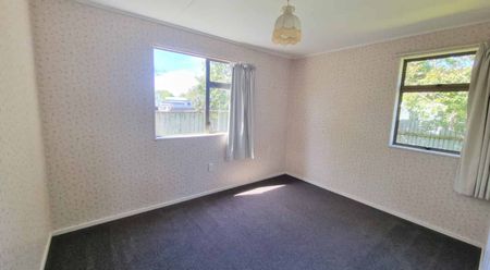 Convenient on Clarke - Photo 3