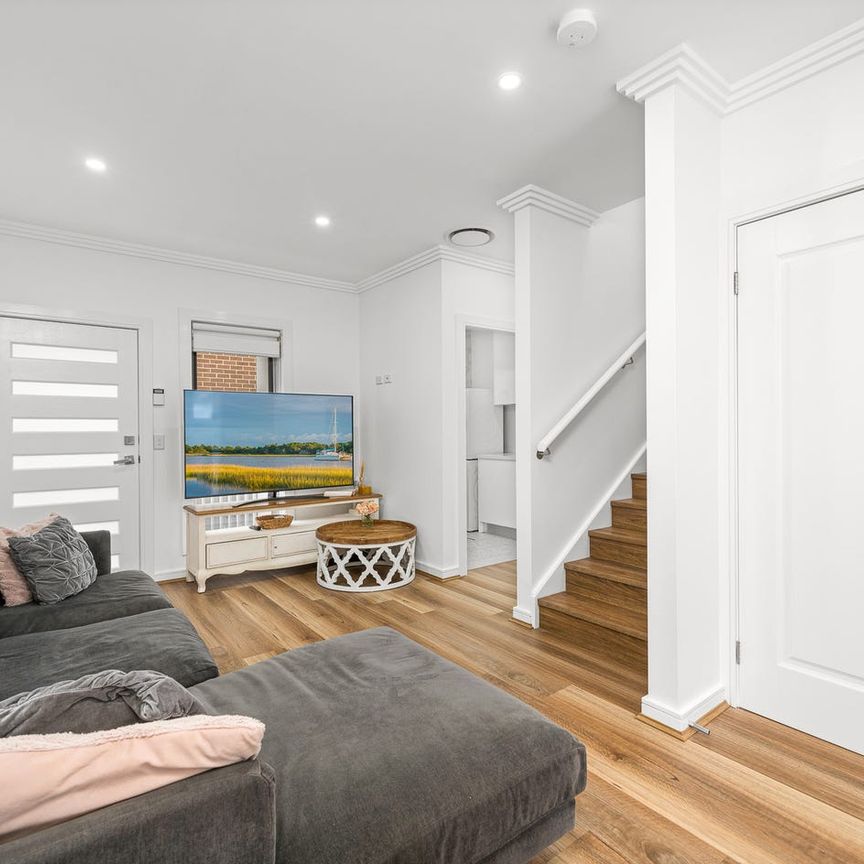 Modern 3 Bedroom Townhouse in Convenient Casula Location! - Photo 1