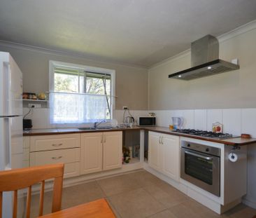 Charming Home Close to Everything! - Photo 5