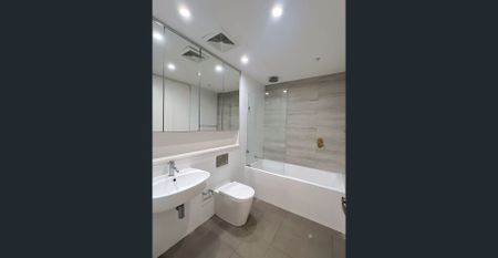 Spacious Two-Bedroom Apartment in the Esprit Complex - Photo 5