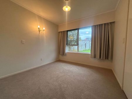 Quaint Home with New Carpets - Macleans College Zone - Photo 4