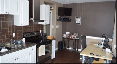 For Lease - 293 Queenston Road Unit# 2, Hamilton, Ontario - Photo 3