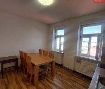 Nabízíme k pronájmu byt 2 + 1, nacházející se na rozhraní ulice Den... - Photo 1
