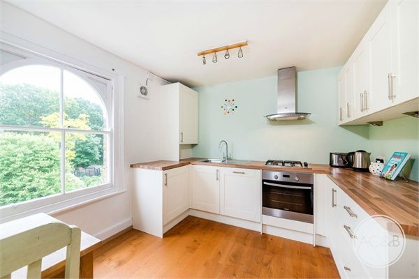 Wood Vale, London - Photo 1