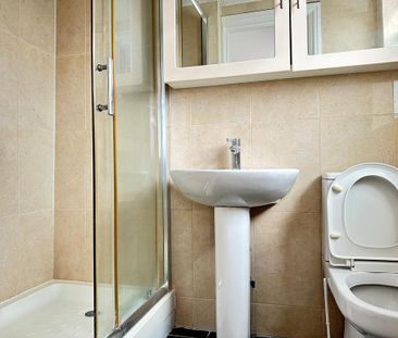 1 bedroom in a house share to rent - Photo 4