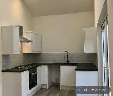 2 bedroom end of terrace house to rent - Photo 4