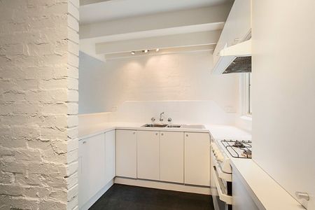 COMFORTABLE TERRACE IN CONVENIENT LOCATION - Photo 4