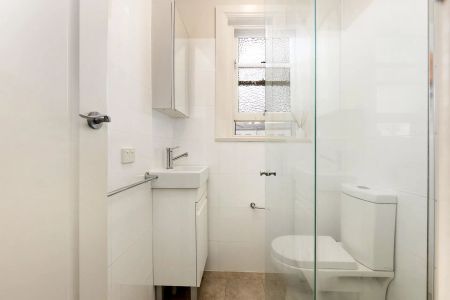 Top Floor Apartment Close to the Beach - Photo 5