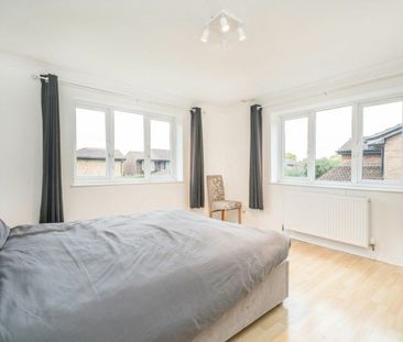 Morland Close, Hampton, TW12 - Photo 4