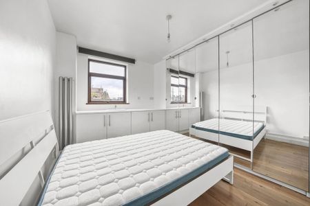 3 bedroom flat to rent - Photo 3